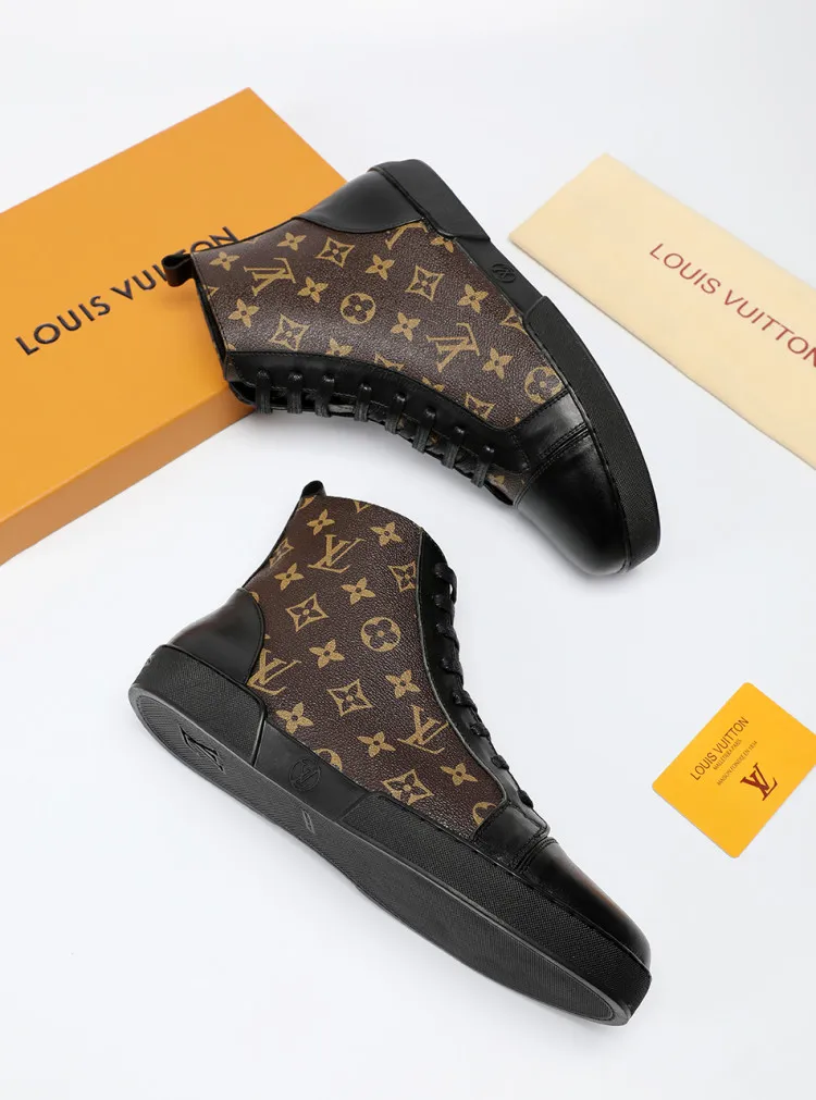 Factory price: 400💰LV official website popular series 🇮🇹🇮🇹1:1 production, selected high-end imported cowhide, sheepskin padding inside sheepskin, paired with Louis Vuitton Monogram Ecli men's shoes 💰se canvas and pure black rubber soles, the ultimate simple design, the perfect interpretation of the latest inspiration for shoes, the integration of classics and fashion, 🔍🔍high quality, worthy of your possession. The bottom car line will never be unglued. Sellers are welcome to sell as shown in the picture above. We can send one piece on behalf of you. The code number is 38-44 (45 codes can be customized)